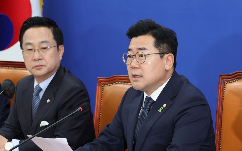 <b>민주</b> "'<b>명품백 반환</b>지시' 진술, 꼬리 자르기 시도‥국민 우습나"