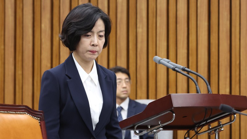 <b>이숙연</b>, '아빠찬스' 논란에 "국민 눈높이 맞지 않는 부분 송구"