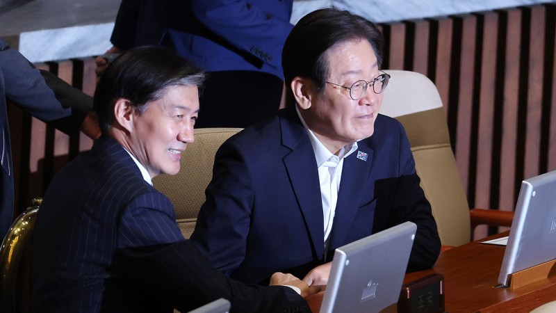 <b>이재명</b>·<b>조국</b> 2시간 '번개 회동'‥"용산발 국정위기 대책 논의"