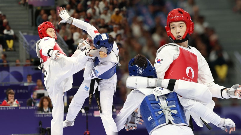 [올림픽] <b>태권도</b> <b>김유진</b> 57급 <b>8강</b> 진출‥'도쿄 동메달리스트' 꺾어