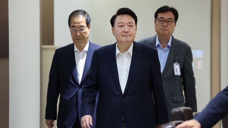 윤 <b>대통령</b> "<b>전기차 화재</b>·코로나 재확산 대책 신속 추진"