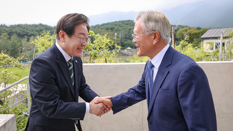 <b>이재명</b>, <b>문재인</b> 예방‥"검찰 수사 흉기 되는 현실 개탄"