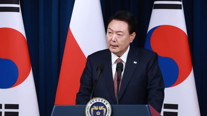 윤 <b>대통령</b> "우크라에 '살상무기' 지원 검토"‥김건희, <b>폴란드</b> 국빈환영...