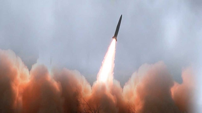 북한, ICBM 추정 장거리 <b>탄도미사일 발사</b>