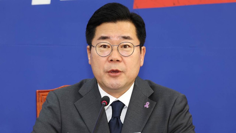 민주 "윤 <b>대통령</b>, 토 달지 말고 김건희 특검 전격 수용해야"