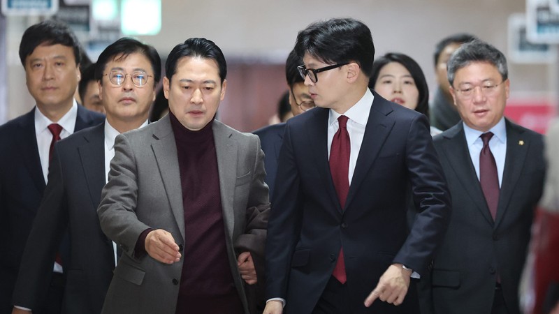 한동훈, '<b>윤 대통령</b> 출당·<b>제명</b>' 논의 윤리위 긴급소집
