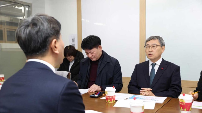 <b>정근식</b> 서울교육감, <b>충암고 방문</b>해 위로‥"학생들 보호 받아야"