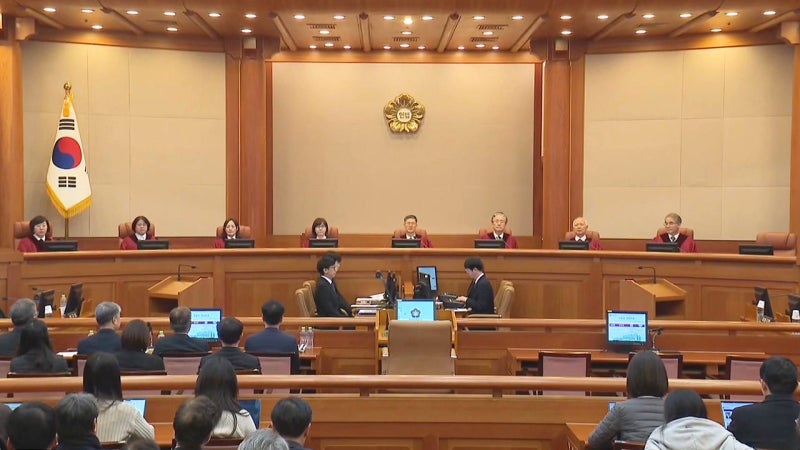 尹 <b>탄핵심판 첫 변론</b> 4분 만에 종료‥재판관 기피신청 등 기각