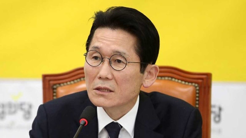 '<b>윤소하</b> 전 의원에 <b>협박 소포</b>' 혐의 대학생단체 간부 <b>무죄</b>‥"증거 수집...