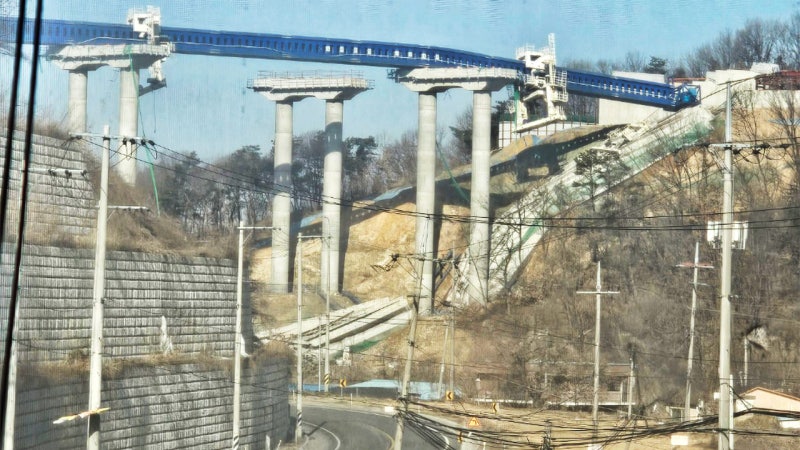 [속보] 충남 <b>천안</b>시 <b>고속도로 공사장 붕괴</b>‥2명 사망·5명 부상