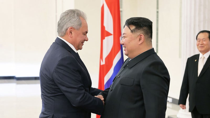 북 "<b>쇼이구</b>, <b>김정은</b>에 '<b>푸틴 친서</b>' 전달‥조약 무조건 실행"
