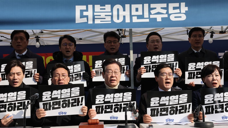 <b>민주당</b> "내일부터 <b>광화문 천막당사</b>‥헌재, 25일 윤석열 파면해야"