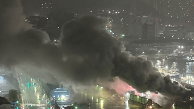 <b>부산</b> YK스틸 <b>야적장 화재</b>‥"진화까지 시간 걸릴 것"