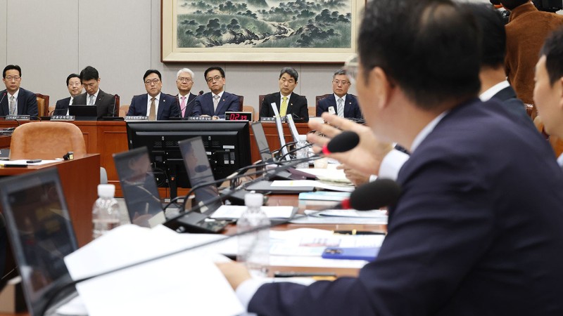 국회 법사위, <b>최상목</b> 탄핵소추 청문회서 핸드폰 <b>교체</b> 두고 공방