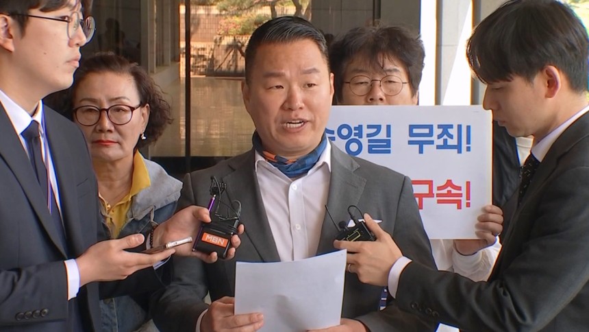 입장문 읽는 선종문 변호사