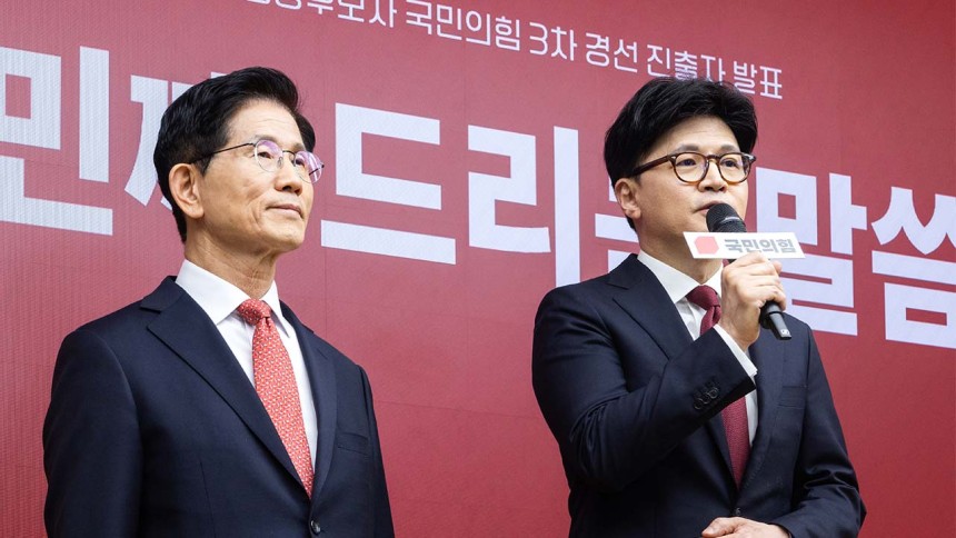 최종 경선에 오른 김문수 후보와 한동훈 후보