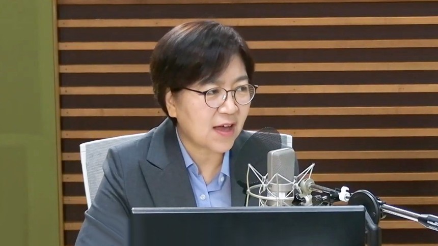 MBC라디오 '김종배의 시선집중'에 출연한 정은경 민주당 총괄선거대책위원장