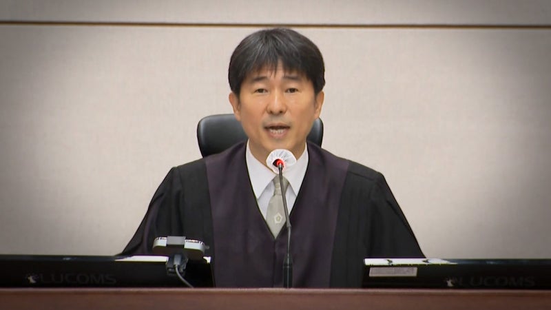 <b>지귀연</b> 재판장, '<b>접대 의혹</b>' 직접 <b>부인</b>‥"대응 자체가 재판에 영향"