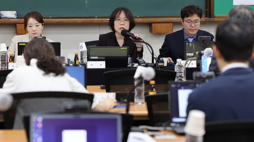 회의 비공개 알리는 김예영 전국법관대표회의 의장