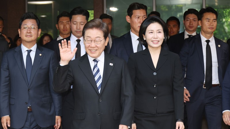 [속보] <b>이재명 대통령</b>, 현충원으로 <b>출발</b>‥참배 뒤 국회 이동 예정