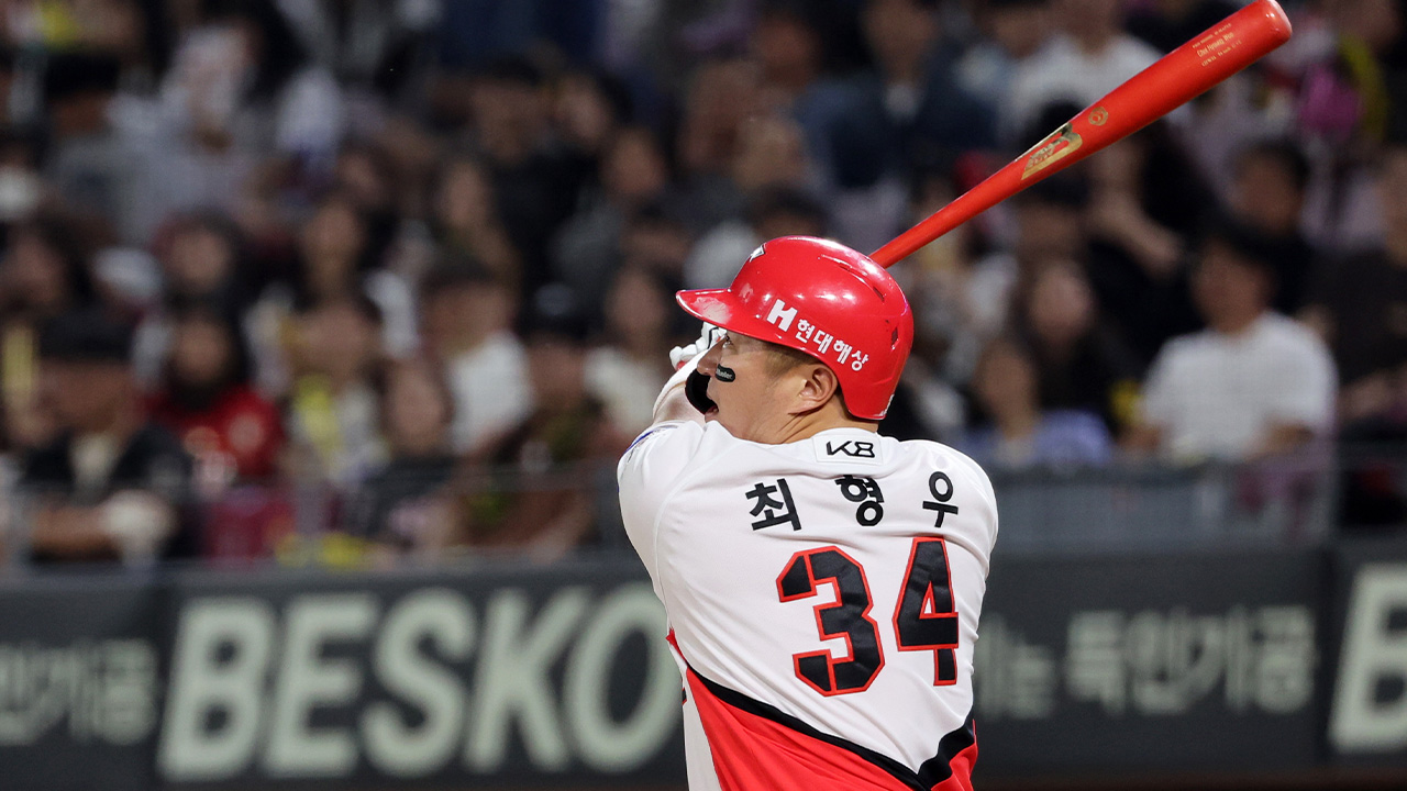 KIA 최형우, 프로야구 5월 <b>MVP</b> 선정‥6번째 수상으로 역대 최다·최고령...