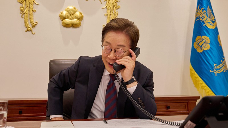 <b>시진핑</b> 주석, <b>이재명</b> 대통령과 통화‥"한·중 <b>관계</b> 더 높은 수준 발전해...