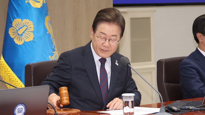 국무회의 주재하는 이재명 대통령