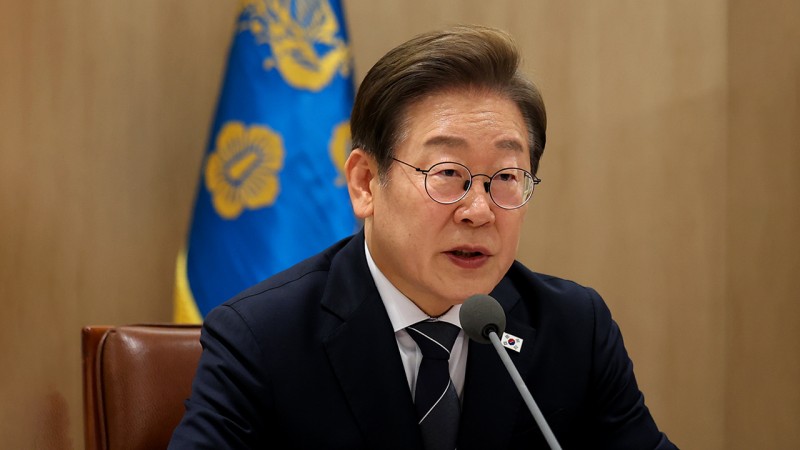 [속보] 이재명 대통령, <b>대북전단 살포</b> 예방·처벌 대책 <b>지시</b>‥"엄중하게...