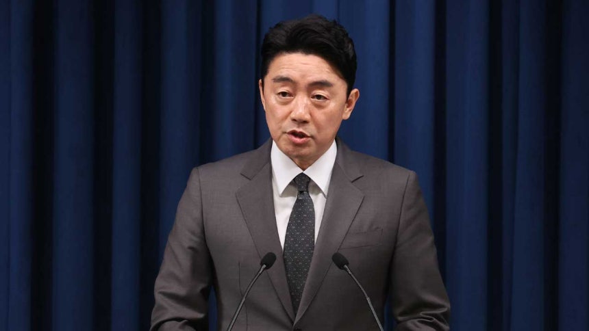 브리핑하는 강훈식 비서실장
