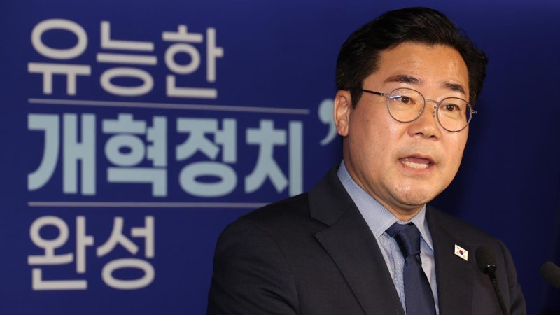 <b>박찬대</b>, 당대표 출마 선언‥"이젠 제가 <b>이재명</b> 곁 지켜야"