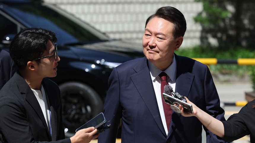 내란혐의 8차 공판 출석하는 윤석열 전 대통령