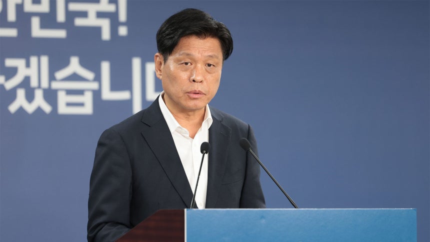 브리핑 하는 조승래 대변인