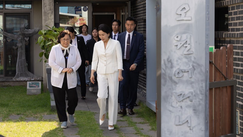 <b>김혜경 여사</b>, 광주 <b>오월어머니</b>집 찾아 비공개 면담