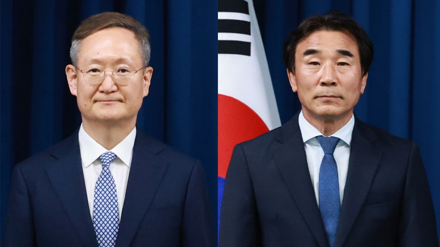 봉욱(왼쪽), 전성환