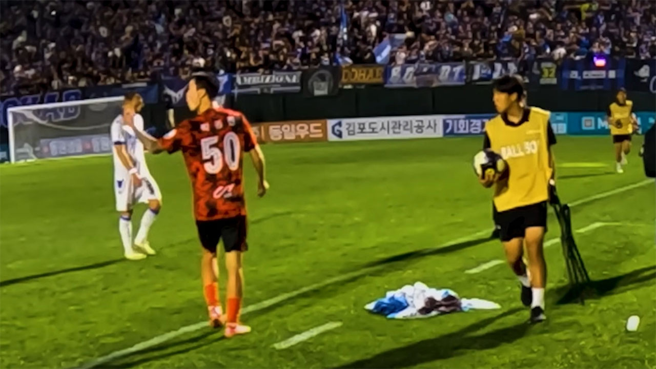'상대 코치에 <b>손가락 욕설</b>' K리그2 김포 <b>박동진</b>에 제재금 250만 원 징계