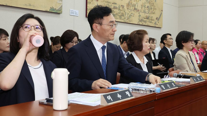 리박스쿨 청문회 출석한 증인들, 이수정 전 교육부 장관 정책자문관(왼쪽부터), 장신호 서울교대 총장. 손효숙 리박스쿨 대표