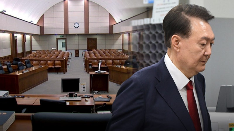 <b>윤석열</b> 전 대통령, <b>내란 재판 불출석</b>‥尹 측 "기력 쇠해 출석 어렵다"
