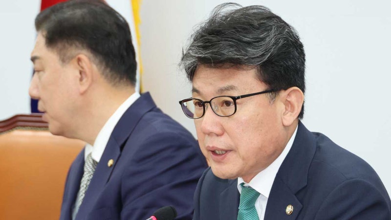 <b>진성준</b> "<b>소비쿠폰</b> 과세? 대상 아냐‥카드 소득공제는 확대 검토"