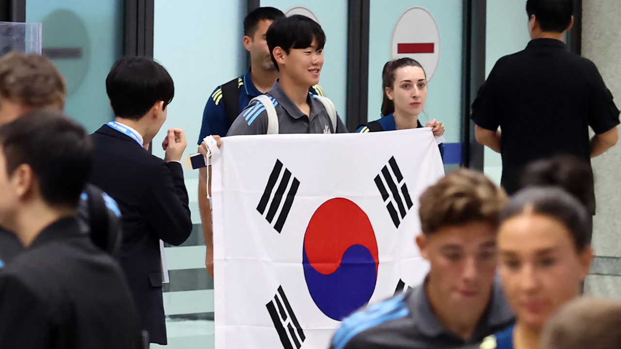프리미어리그 <b>뉴캐슬</b> 방한‥'이적생' <b>박승수</b>도 함께 입국