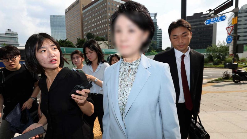 <b>통일교</b> 한학자 <b>총재 비서실장 특검</b> 출석‥묵묵부답
