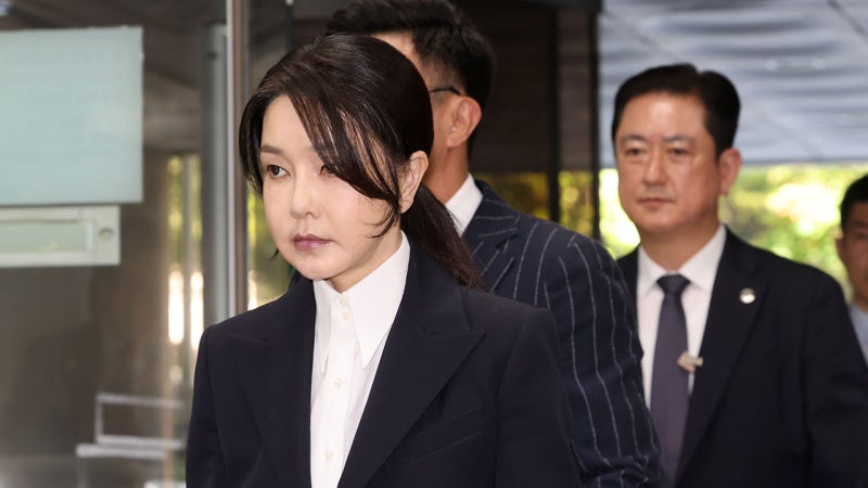 [속보] <b>김건희</b> <b>구속</b>영장실질<b>심사</b> 4시간 반 만에 종료