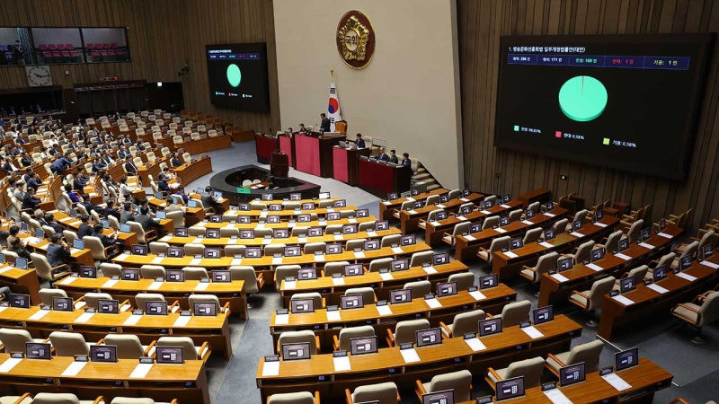 '윤석열 거부권' 폐기된 방문진법, 여당 주도로 <b>국회</b> 본회의 <b>통과</b>
