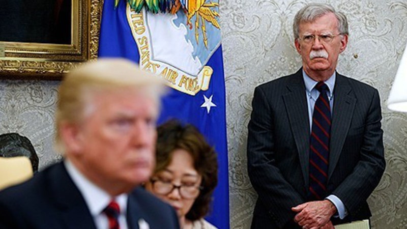 미 FBI, '반트럼프' <b>볼턴</b> 전 백악관 안보 보좌관 <b>자택</b> <b>수색</b>