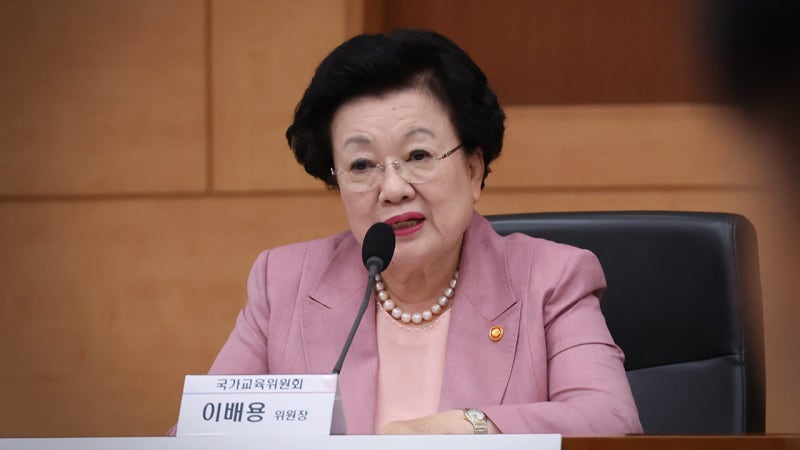 李대통령, '<b>매관매직</b>' <b>의혹</b> <b>이배용</b> 국가교육위원장 면직안 재가