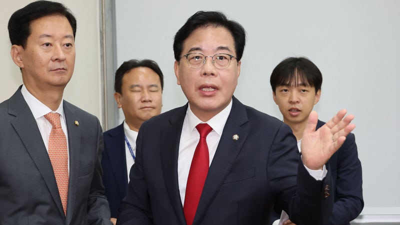 '<b>노상원 수첩</b> 망언' <b>송언석</b> "<b>유감</b>이지만, 전체 상황 형평성 있게 봐야"