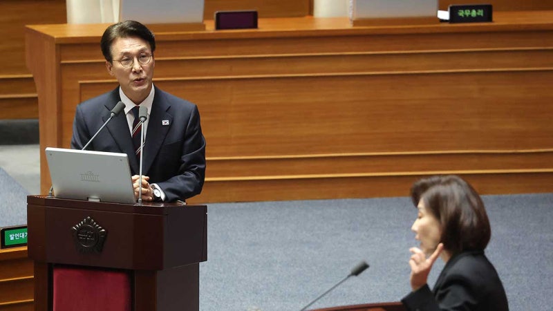 김 <b>총리</b>, '<b>개헌</b> 시 李 대통령엔 <b>연임</b>제 미적용' 질문에 "그렇게 된다"