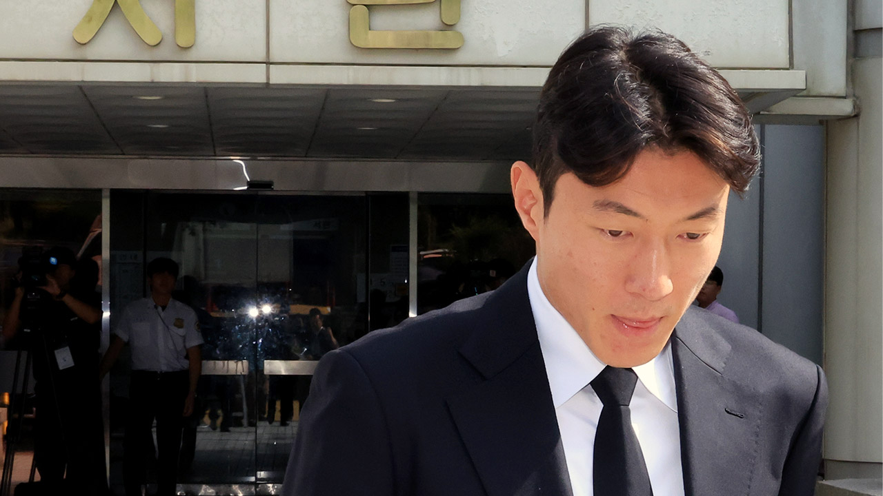 축구협회 "<b>황의조</b>, 사실상 '<b>준 영구제명</b>'‥국내 활동 불가"
