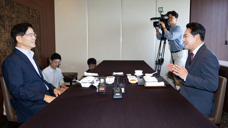 <b>장동혁</b>, <b>김문수</b>와 <b>오찬</b> "말씀 많이 해달라"‥"잘하고 계시다"
