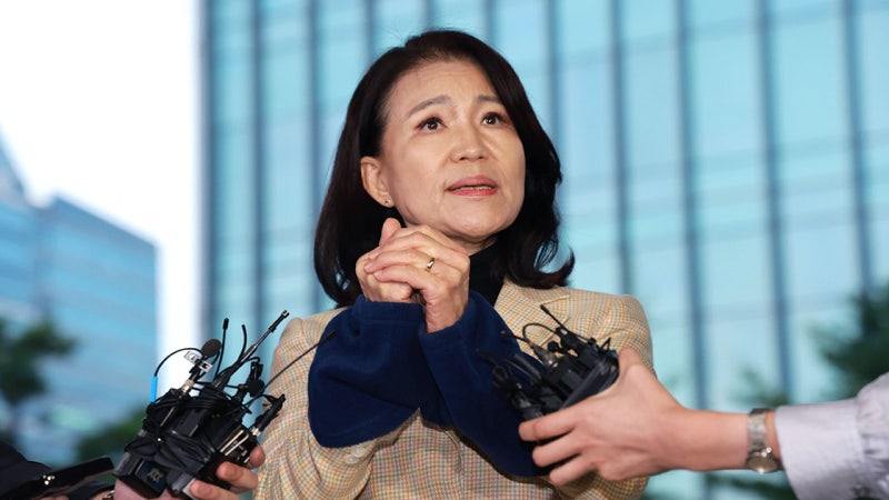 경찰, <b>이진숙</b> 자택서 <b>체포</b>해 압송‥선거법·공무원법 위반 혐의