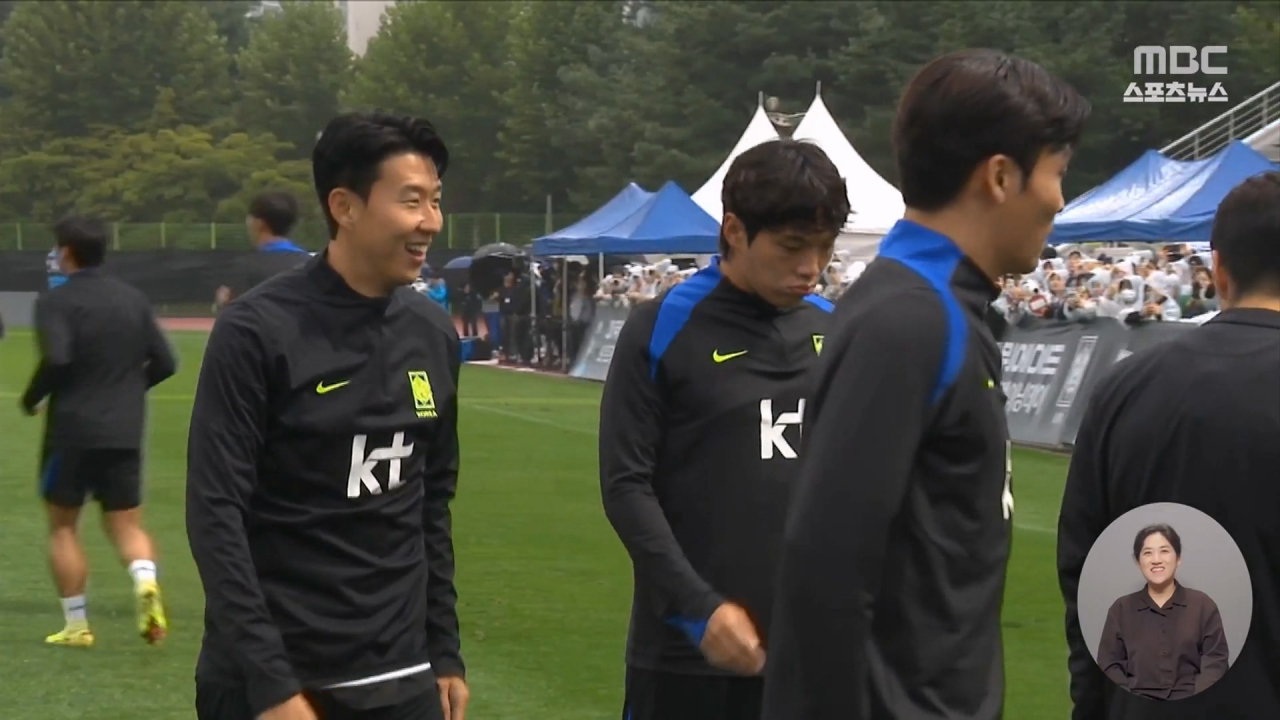 '해외파 합류' <b>축구대표팀</b>, <b>브라질</b>전 대비 '완전체 훈련'